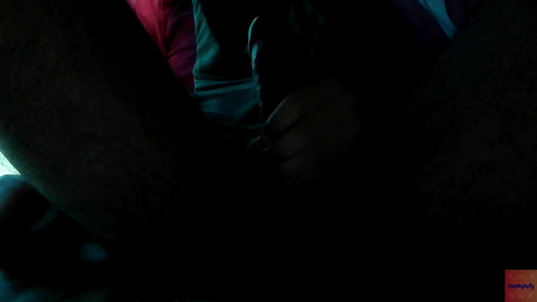 monkylufy: Masturbându-se la un videoclip Hentai