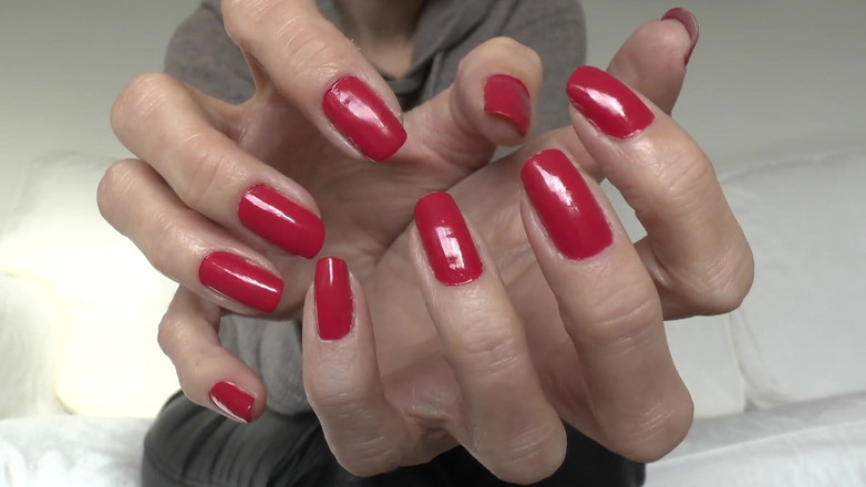 Lady Victoria Valente: Verehre Meine Roten Fingernägel Und Masturbiere! Lady Victoria Valente