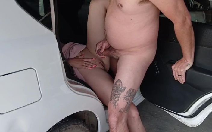 Bigjoefuckalott: Aku nggak punya dana untuk perbaiki mobilku, jadi kakiku menganga...