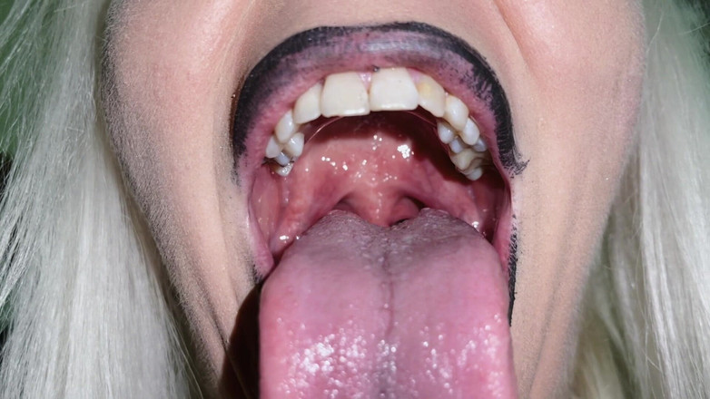 Sultry Silvea: 얼굴에 침을 뱉는 섹시한실베아