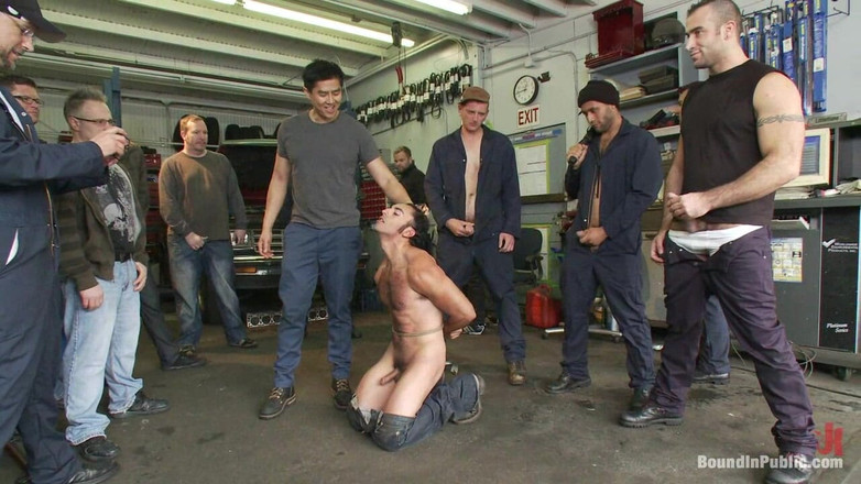 Bound in public: Děvka v autě