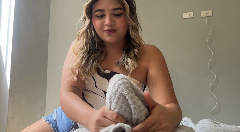 Yohamedi: Сводная сестра видит мою утреннюю эрекцию и нагревается, пока не глотает всю мою сперму