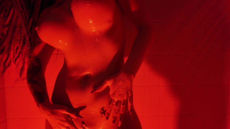 EdgesOfReality: Shower Solo
