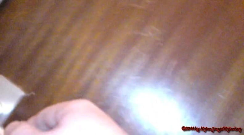 Carmen_Nylonjunge: 在酒吧里上厕所