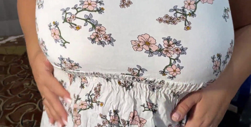 Lux Eva: बड़े स्तनों वाली हॉट सौतेली मम्मी कामुक है