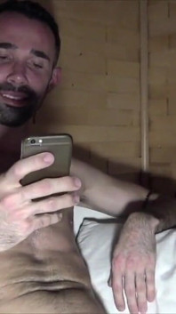 James viene scopato crudo in sauna da un ragazzo etero curioso