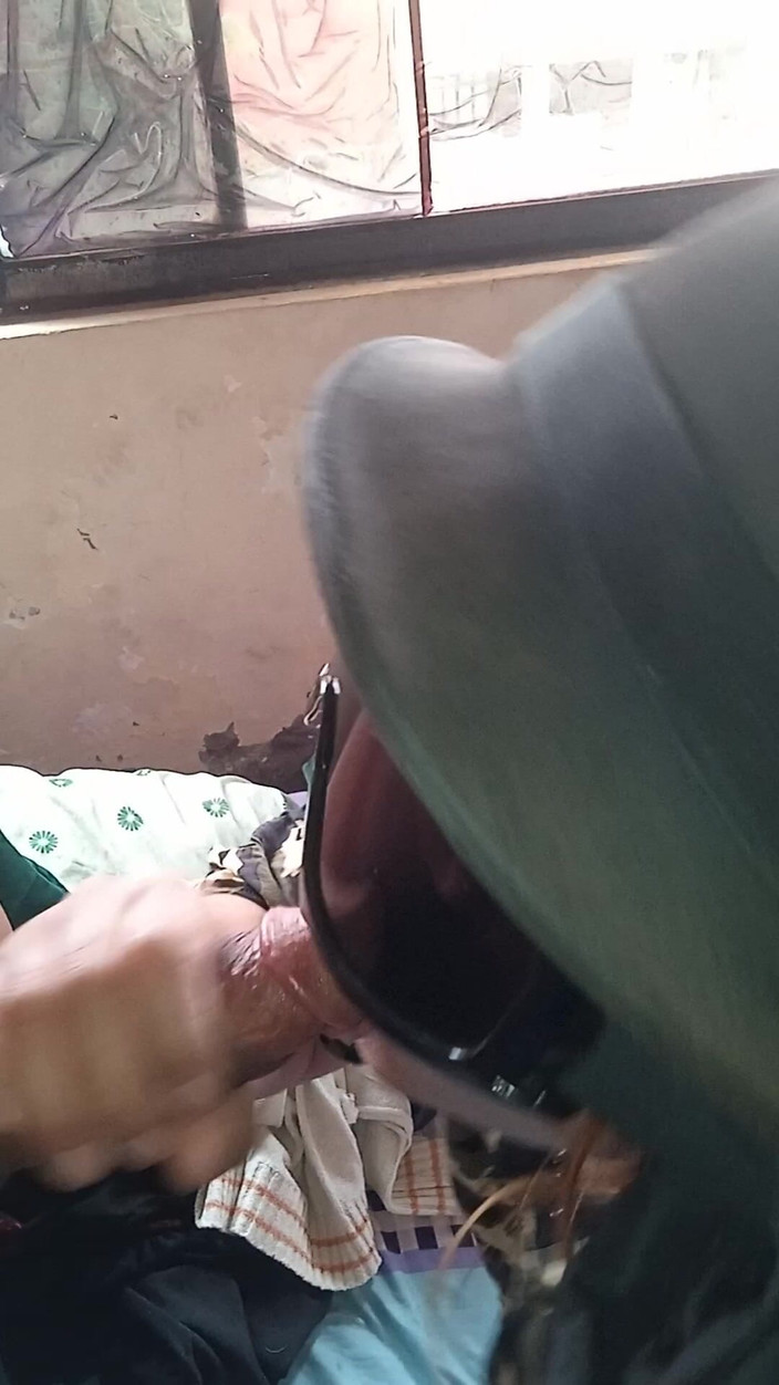 Eatrella j: チンポをしゃぶる憲兵