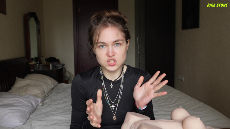 Kira Stone: 자위. 올바른 방법은 무엇인지, 어떻게 하면 안 되는지, 그리고 100% 그녀를 오르가즘에 이르게 할 수 있는 방법은 무엇일까요?