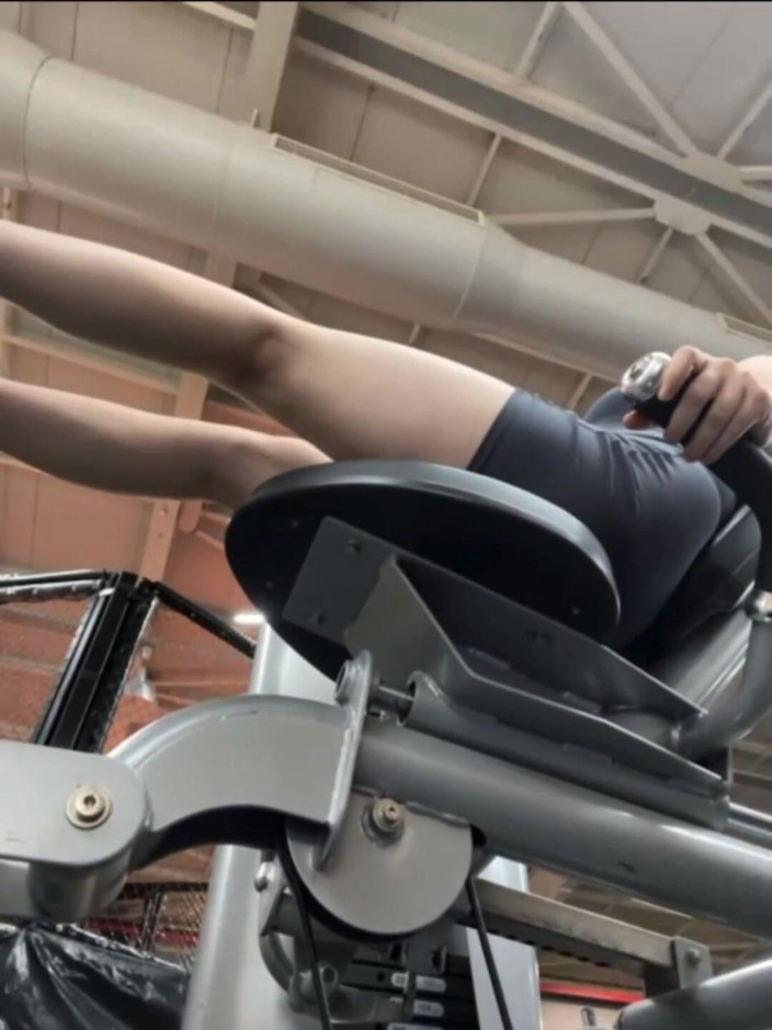 JuiceLussie: Hard Fucking in the Gym