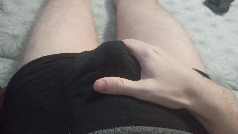 Pasha: Geseran zakar dalam seluar dalam saya adalah beban besar dalam...