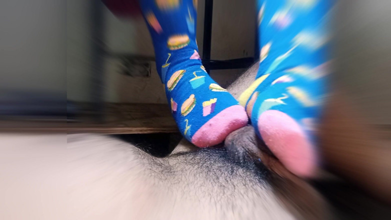 Hella Zaid: Straw with Feet Wearing Very Funny Stockings