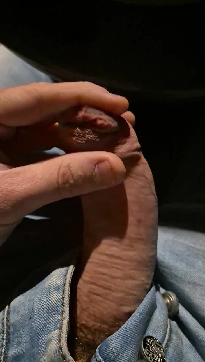 GloomyChase977: きつい包皮から精液が漏れる