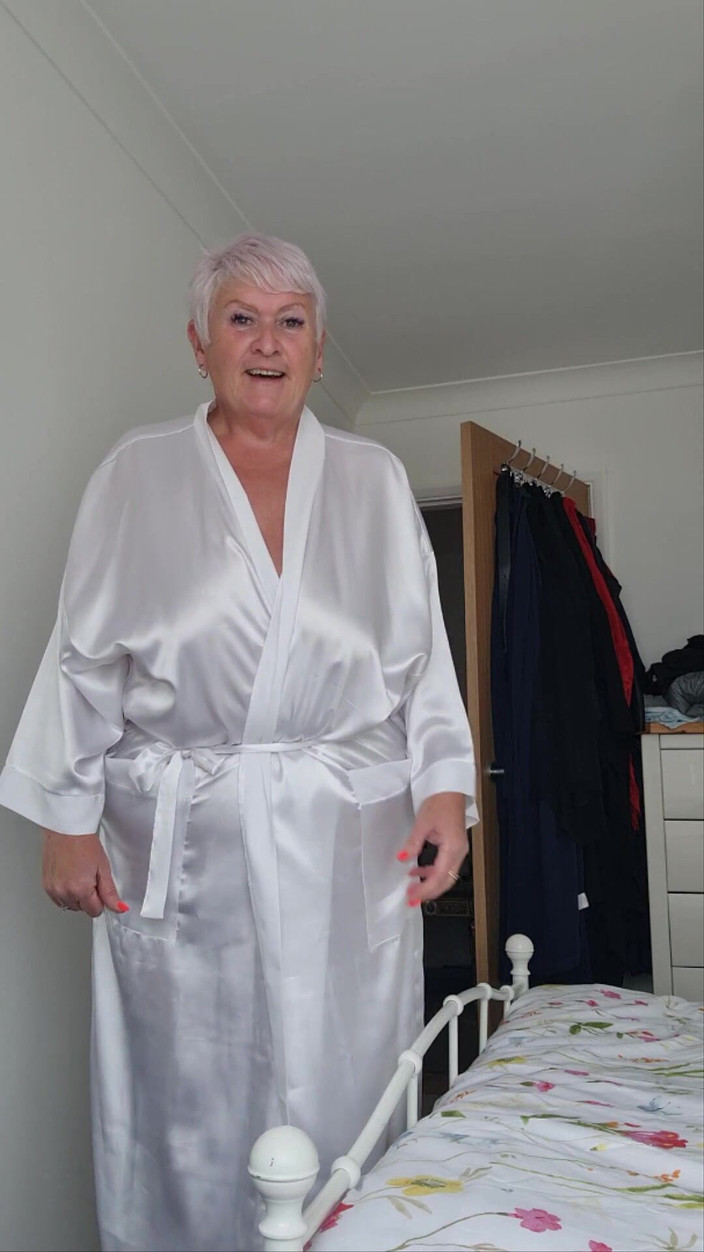 Uk Joolz: Pantyhose dan satin