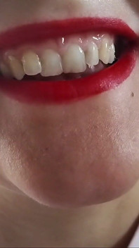 Riesin, rote lippen, ist hungrig nach dir, pOV