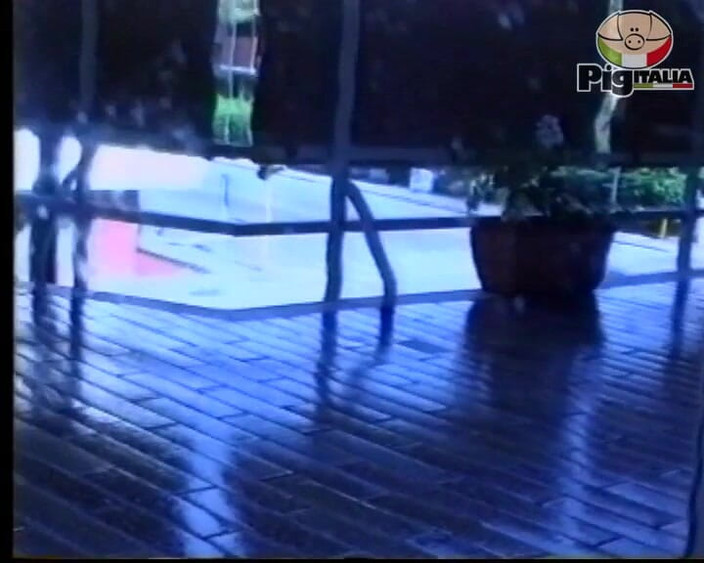 Pig Italia Official: 내 보지에 자지 두 개와 함께 쓰리섬에서 섹스하고 싶은 창녀를 보여주고 싶어