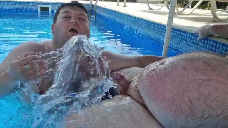 brummieboi89: Nevlastní syn kouří tátu v bazénu