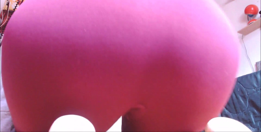 Nicoletta Embassi: これらの香りのよいヨガパンツの中のおなら