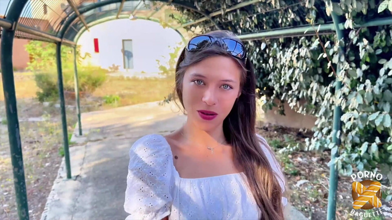 Porno Baguette: Lola, hezká holka, chce být hluboce ošukaná