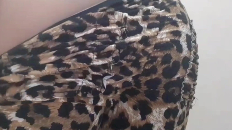 Josani Gwen: Leggins and sexy big ass touching hole