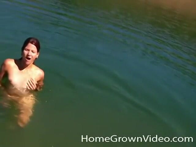 Homegrown Solo Babe: Selyna gets off in the great outdoors