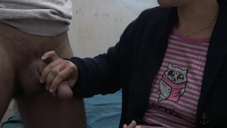 Stepmom Susan: Madrasta pervertida dá a seu enteado virgem uma punheta pela...