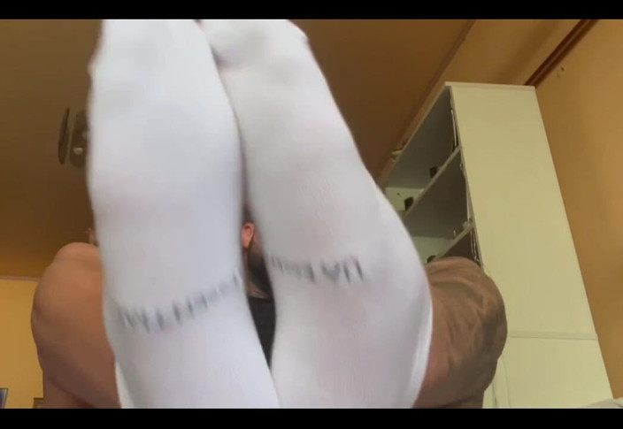 Jasons feet: ¿Te gustan tus pajas con calcetines? o con pies descalzos?...