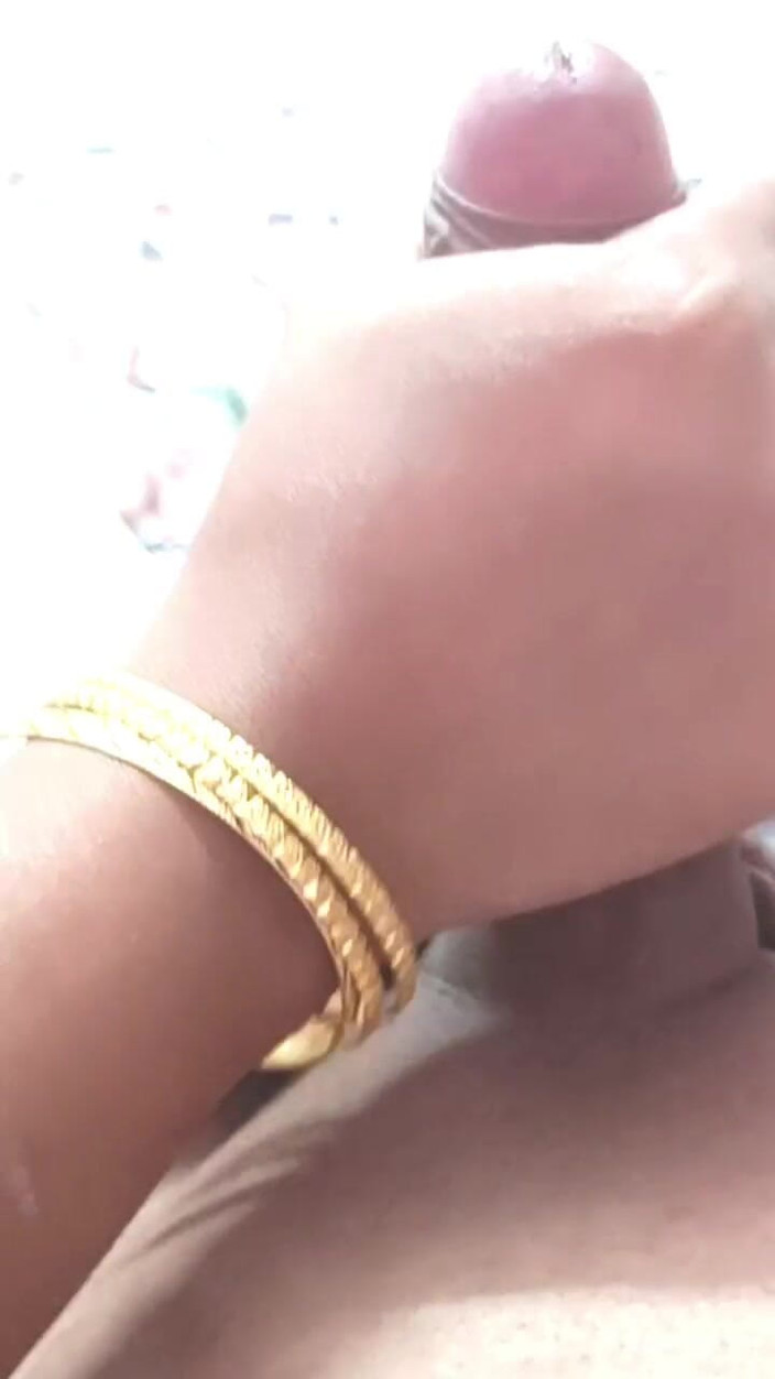 Sexysheetalofficial: La mia ragazza vicina mi aiuta a masturbarmi