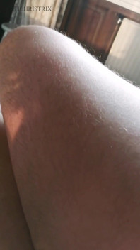 Ganz natürliche beinnecken, behaart und sinnlich