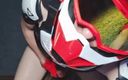 Sneakersmax98: Голый паренек в Motocross Gear и Mxhelmet получают сильный оргазм