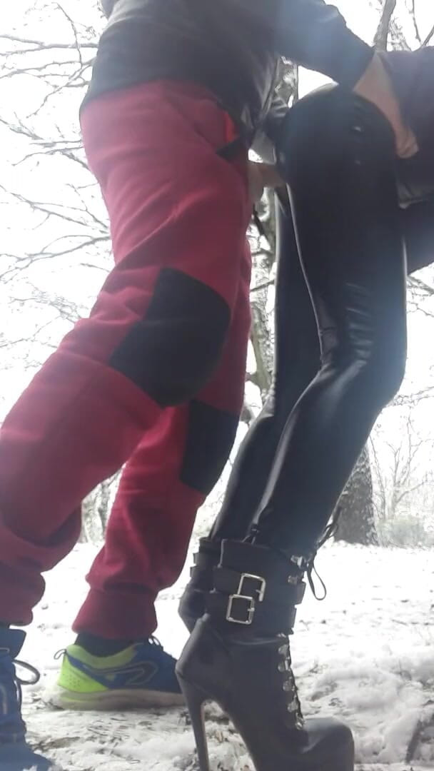 LauraOnHeels: Model Laura On Heels 2021 video kongkek berdiri antara creampie salji