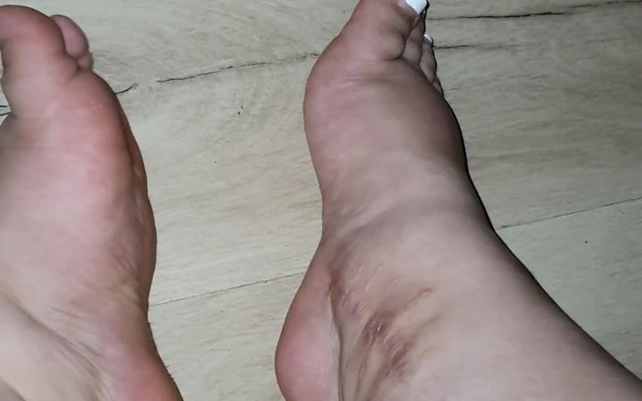 Lora BBW: Midnight Feet Showing off!!