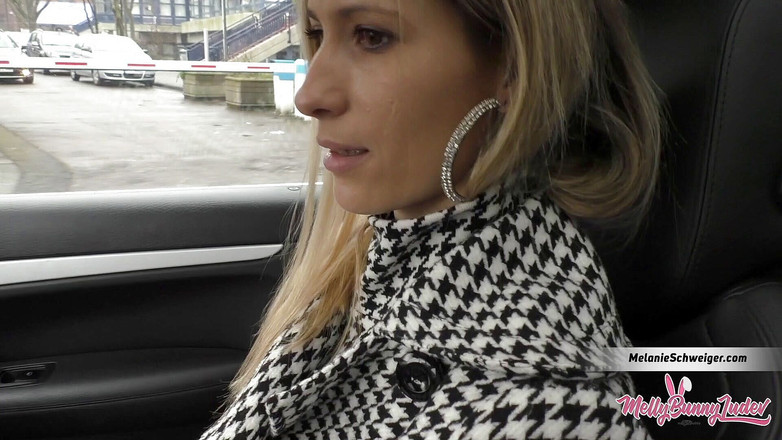 Mellybunnyluder: 洗車中のフェラチオ