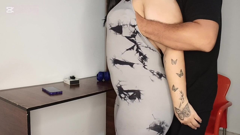 DimitryOfficial: Semasa kakak tiri saya sibuk, saya datang untuk menenangkannya dengan...