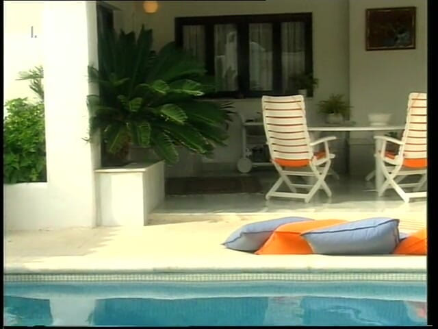 Lesbian Illusion: Lesbian yang sangat seksi di kolam renang