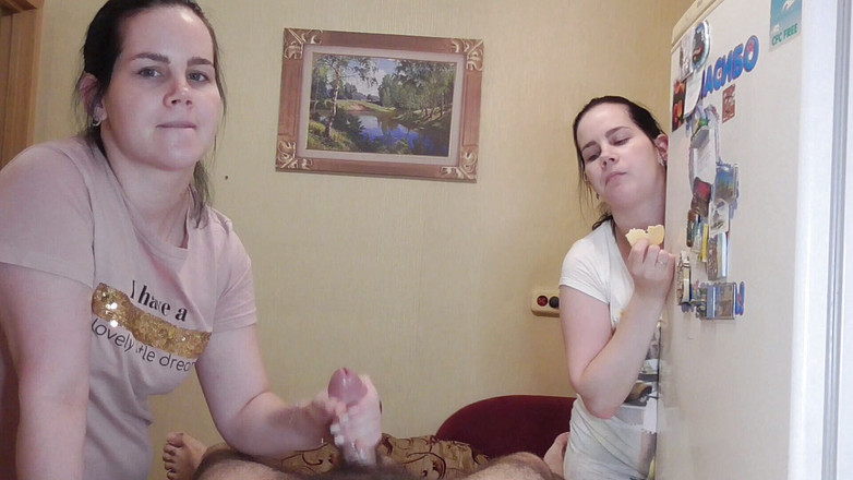 Anna Sky: Hermanas giganta cocinando carne y queso