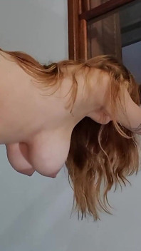 Julia si cewek nakal yang lagi sange ini pengen dientot habis-habisan sama kontol besar
