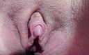 Cute Blonde 666: Enorma klitoris som rycker i närbild