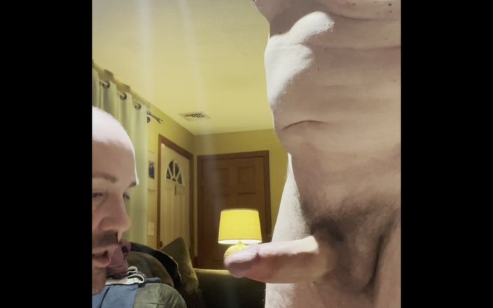 Tyler8: 자지 깊숙이 목구멍과 젖꼭지 놀이를 즐기는 Srepdad의 대물 자지