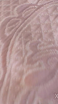 Minyon 19 yaşındaki küçük memeli amatör zenci kız solo videoda orgazm olana kadar amını dildoyla sikiyor