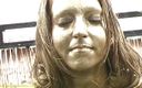 Fetish Islands: Prawdziwe złote ciało namalowane nastolatka posąg