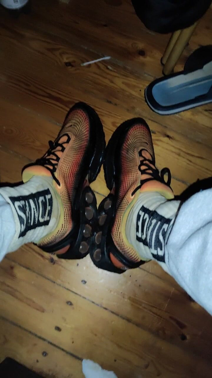 SmokedAlloy2: 肮脏的垃圾小人不需要厕所来撒尿。他到处都这样做！巨大的污垢！