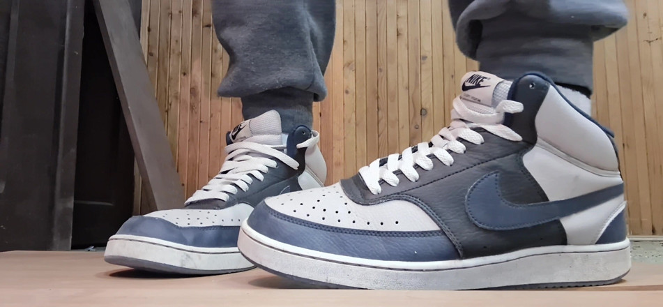 jerkofflover: Ayaklarımda Nike ayakkabıları
