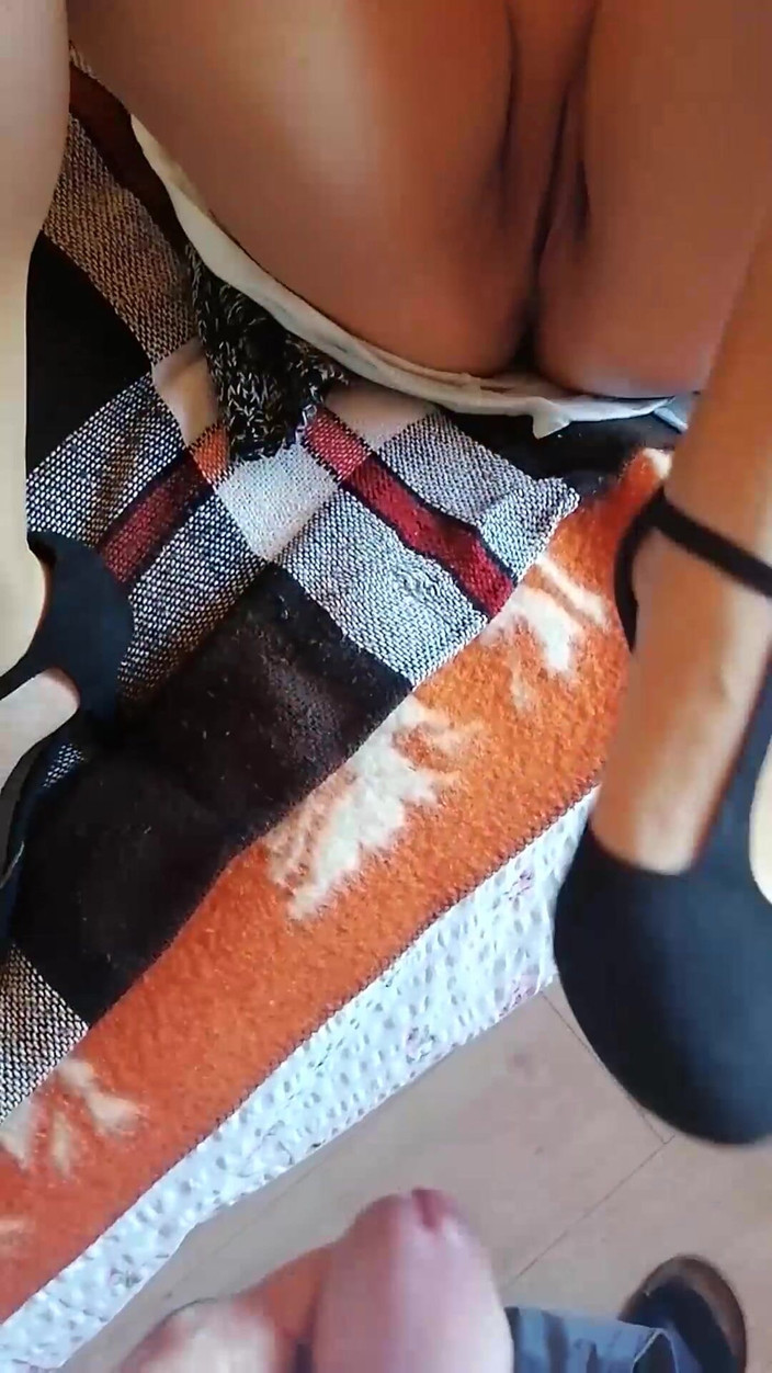 Mike Vonberg: 아침에 나는 내 고환을 밝게 하고 창녀의 질에 사정하기로 결심했다, 왜냐하면 그녀가 아직 화장을 하지 않았기 때문이다.