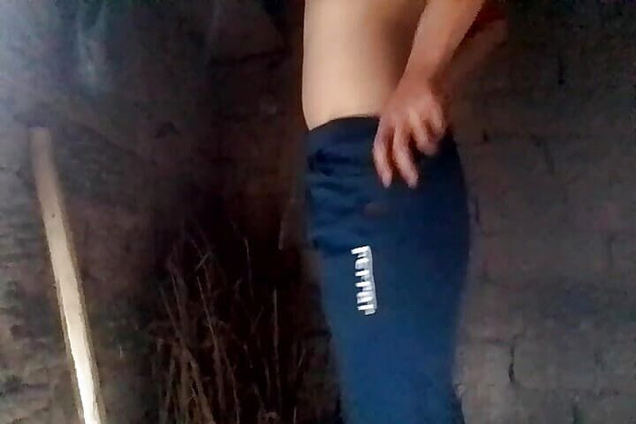 Gangbang straight: Tarian solo si pantat bahenol leon yang lagi sange berat