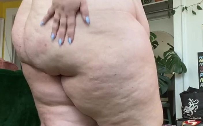 Big beautiful BBC sluts: Nude spreading my arsehole spanking my booty rubbing my belly