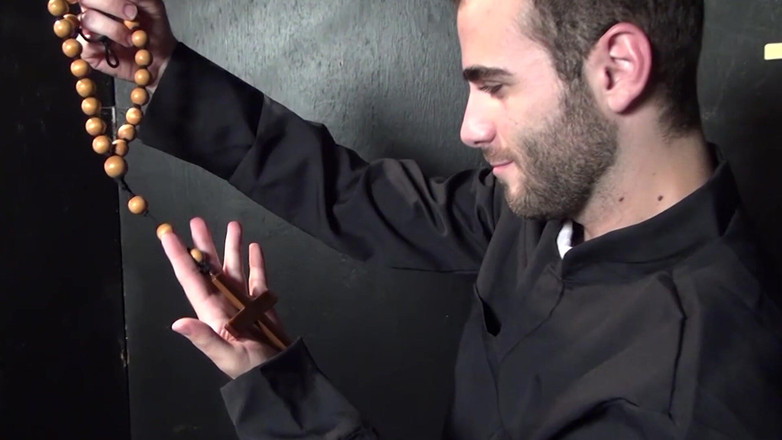 SEXUAL SIN GAY: Porcate scena 4_interracial sesso tra due uomini muscolosi vestiti da preti