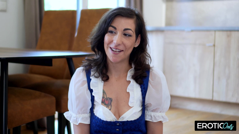 Erotic only: Zralé lesbičky prstí kundičky až do výbušných orgasmů