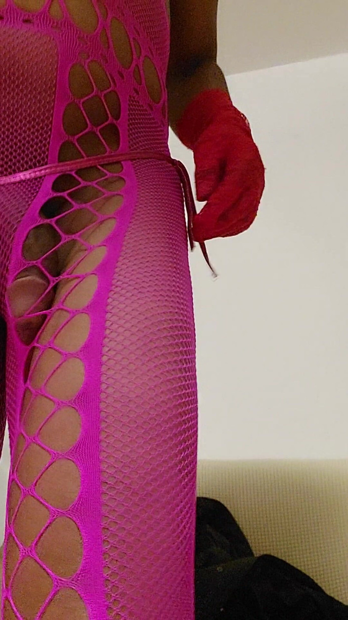 Milah CrossxxX: Milah předvádí svůj růžový rybí ocas