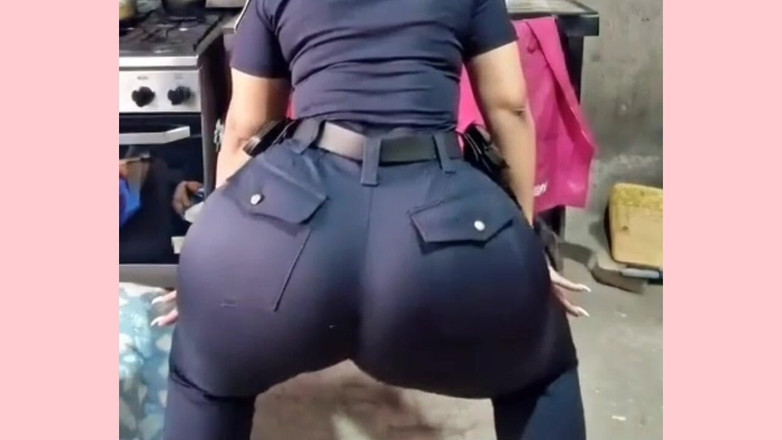 Xprohibidox1: Cur mare în rochie roz se mișcă