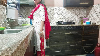 Hornycouple149: Adoro come la mia matrigna mi succhia il cazzo in...